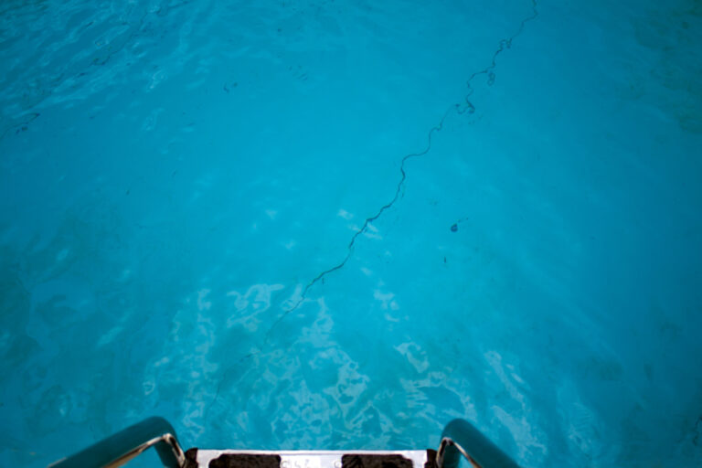 swimming-pool-cracks